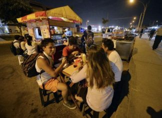 COMIENDO AGACHADITOS tradición o placer