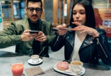 La publicidad de los influencers funciona gracias a las neuronas espejo que generan empatía y deseos de imitación del producto que promocionan.